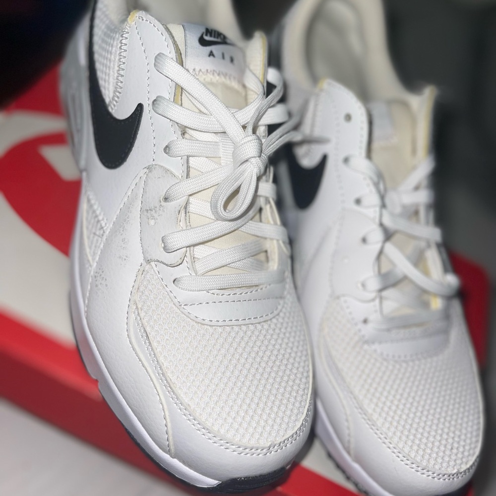 NEW IN BOX NEVER WORN.